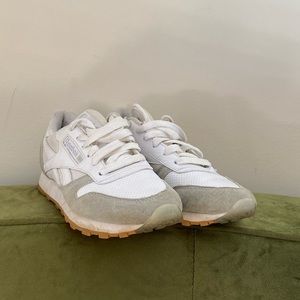 White Reebok Classic Size 6